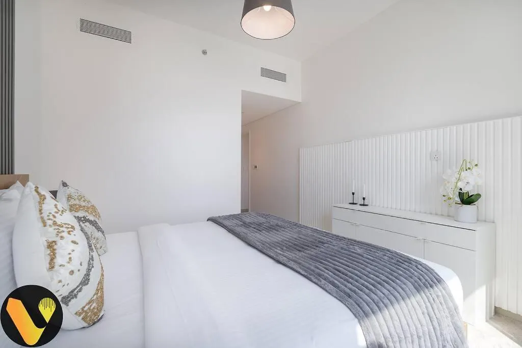 Downtown Views II - Vogue Two Bedroom Apartment With Balcony And Full Burj Khalifa View Дубай